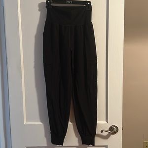 Athleta salutation cargo jogger